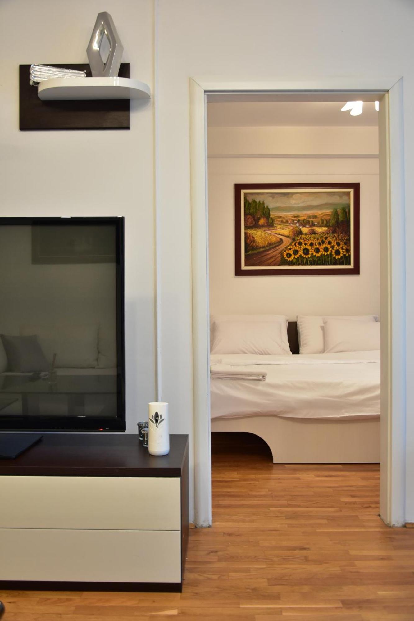 Central Elegance Apartments Skopje Bagian luar foto